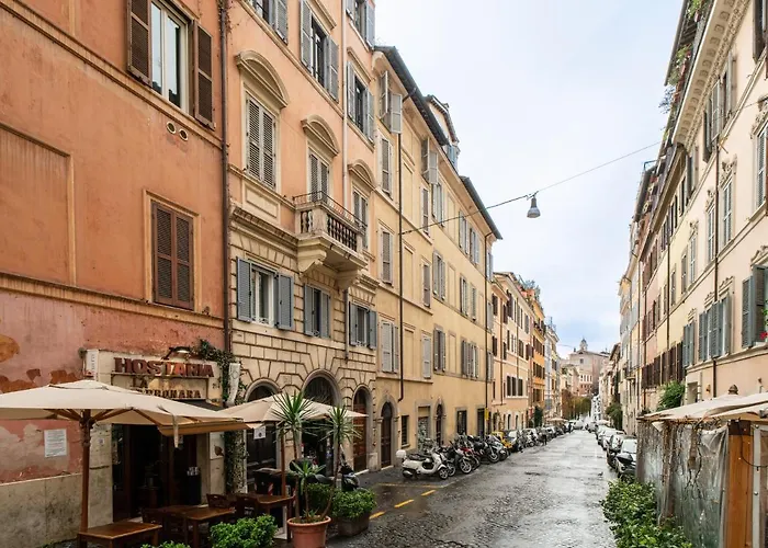 Storico Vicinissimo Al Colosseo